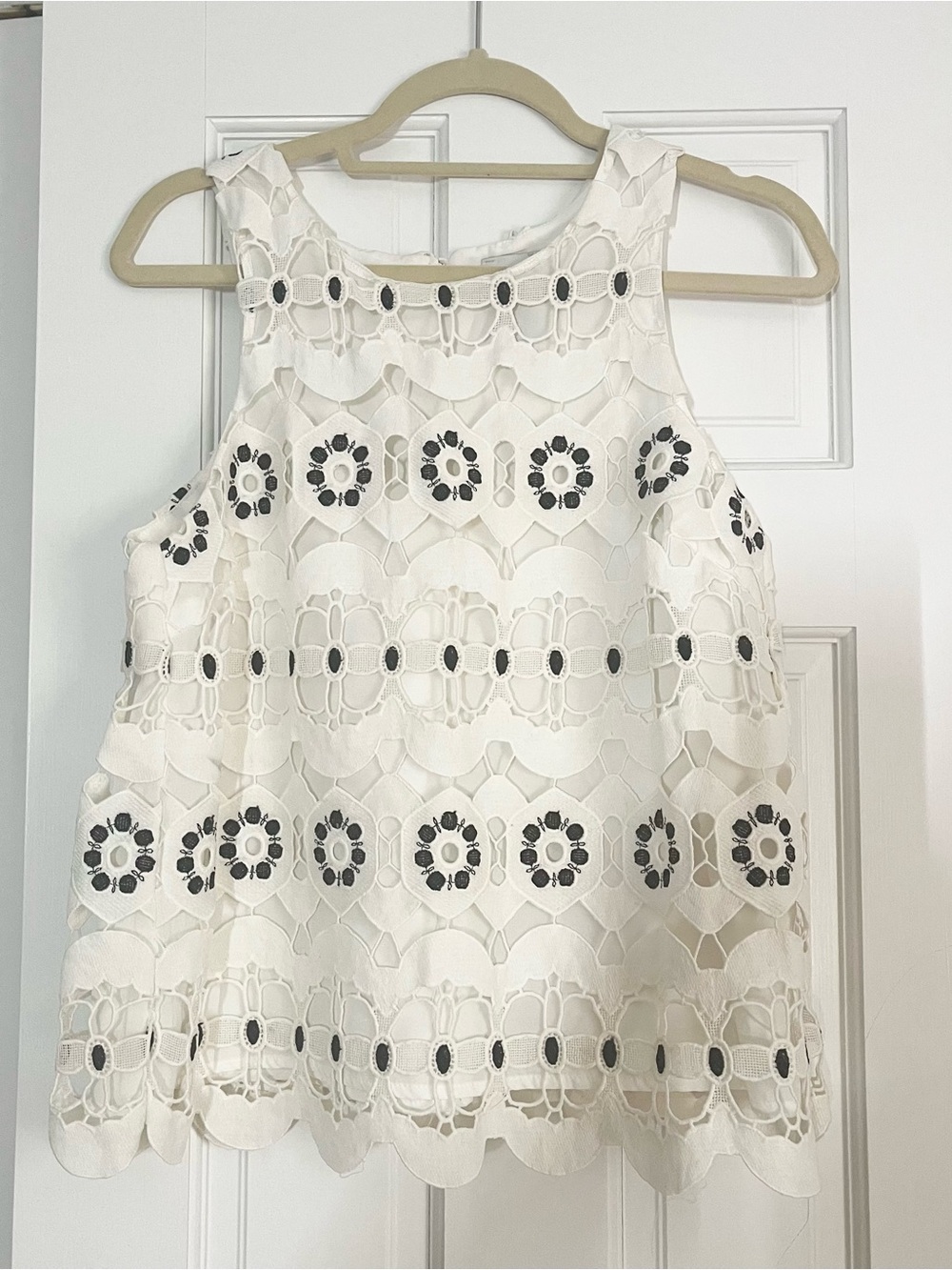 HD In Paris Women’s White Cutwork Lace Tank Top